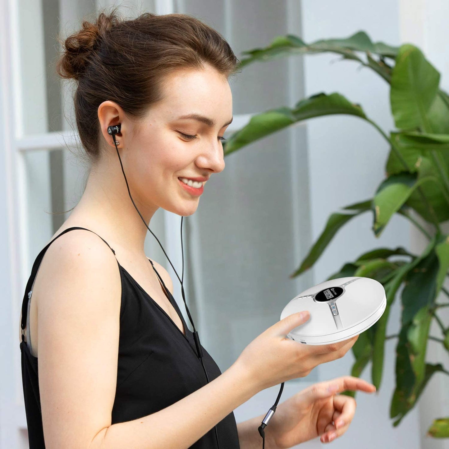 KLIM Discman Portable CD Player with a Built-in Battery - New 2023 Version + Ideal Car CD Player with Earphones + Compatible CD-R, CD-RW, MP3. Compact Mini CD Players Personal CD Walkman - White