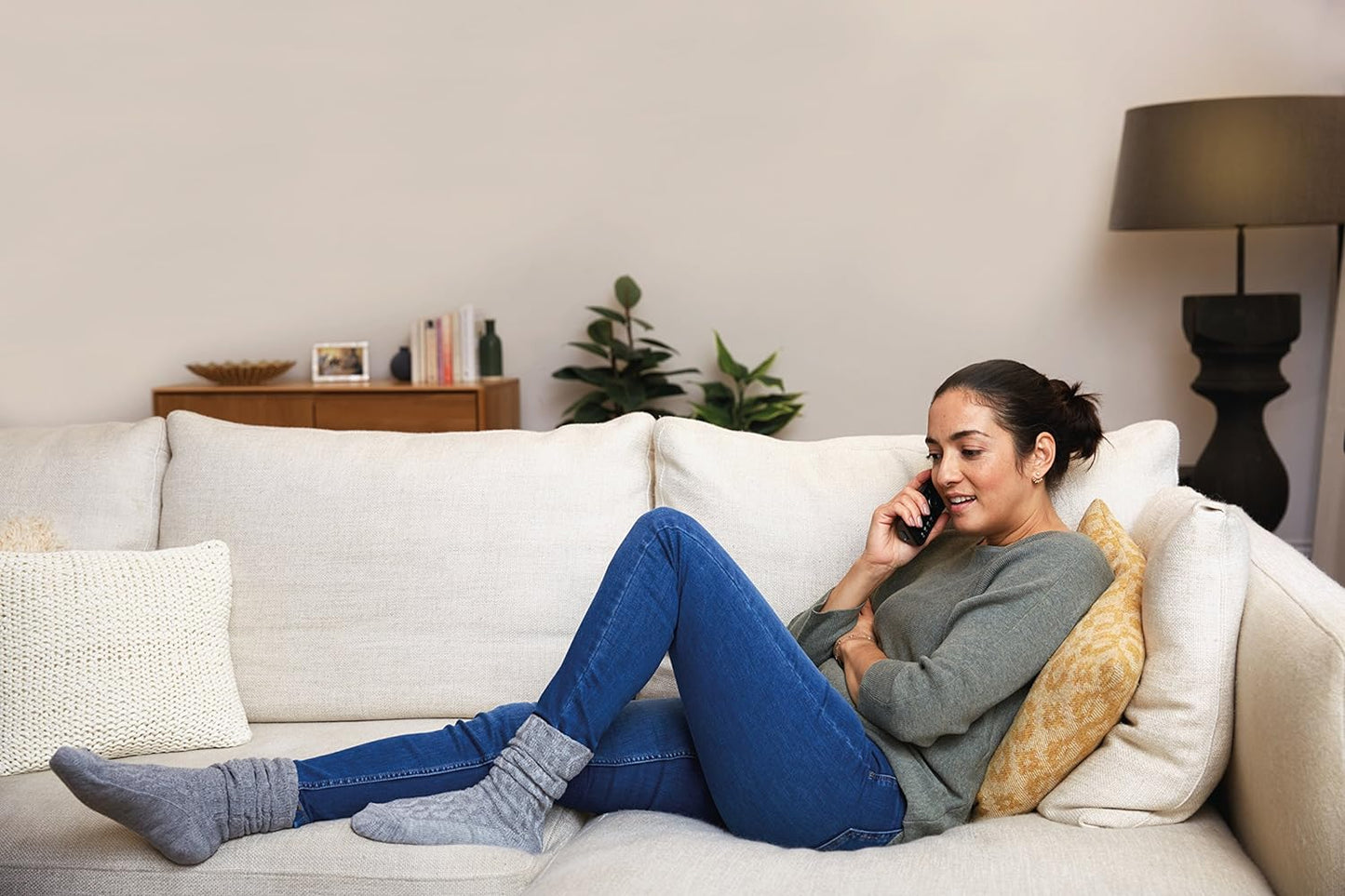 هاتف أرضي لاسلكي متطور من بي تي مع خاصية حظر المكالمات المزعجة بنسبة 100%، وجهاز رد آلي رقمي، وسماعة مزدوجة