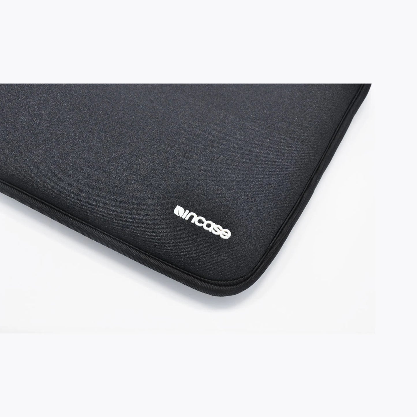 Incase Neoprene Slip Cover Macbook Pro 15" With Retina Display Universal Cover For All 13" to 15" Slip Laptops